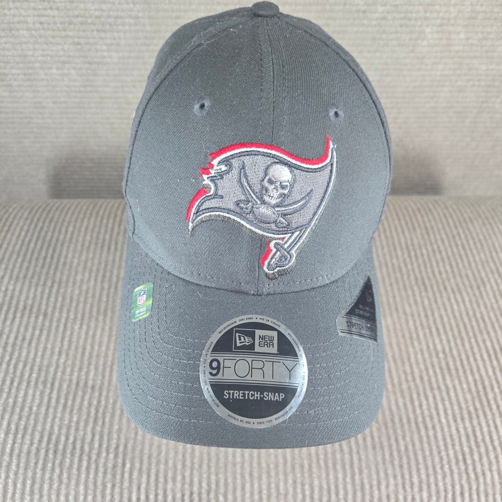 New Era Mens OSFM Gray Tampa Bay Buccaneers 9FORTY Stretch-Snap Hat
